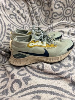 Nike Women’s 7.5 Pegasus Trail 4 GORE-TEX Green/Gold Waterproof Trail Shoes