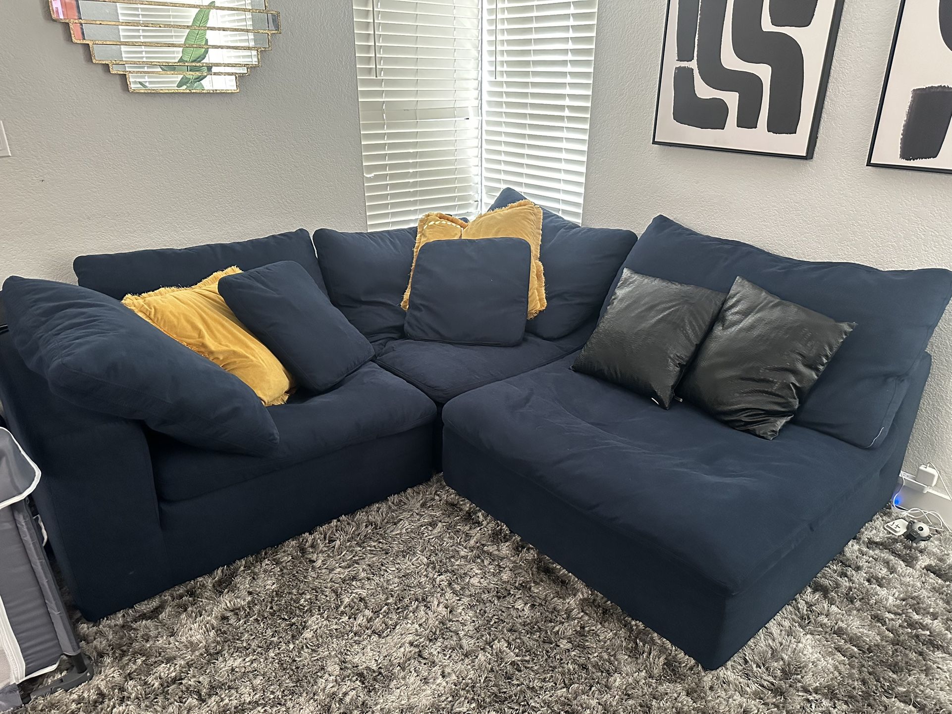 Navy Blue Cloud Couch Perfect Condition (pickupONLY)