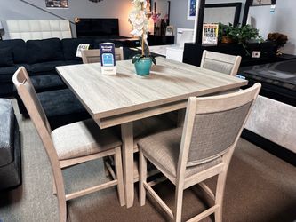 Perfect dining table set! 🚨🧡✨ Easy Financing!