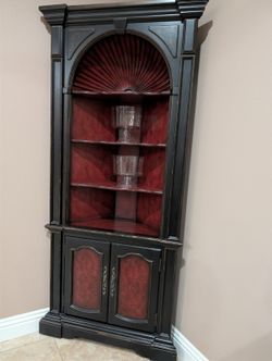 Corner Hutch