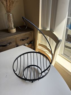 Black Metal Fruit Basket with Banana Hook