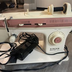 Singer 2404 Sewing Machine And Hard Case