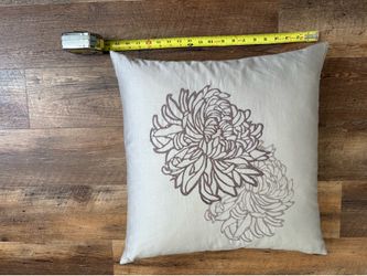 Beautiful Embroidered Chrysanthemum Throw Pillow – 18x18 Like New