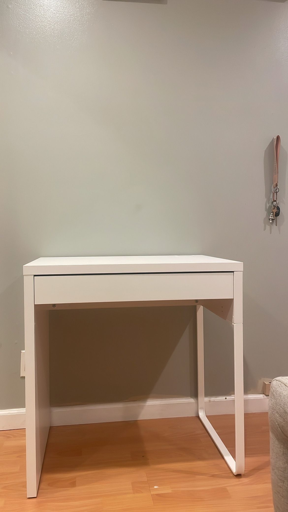 Ikea Micke Desk/Vanity