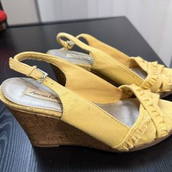 women’s Wedge Size 7 1/2