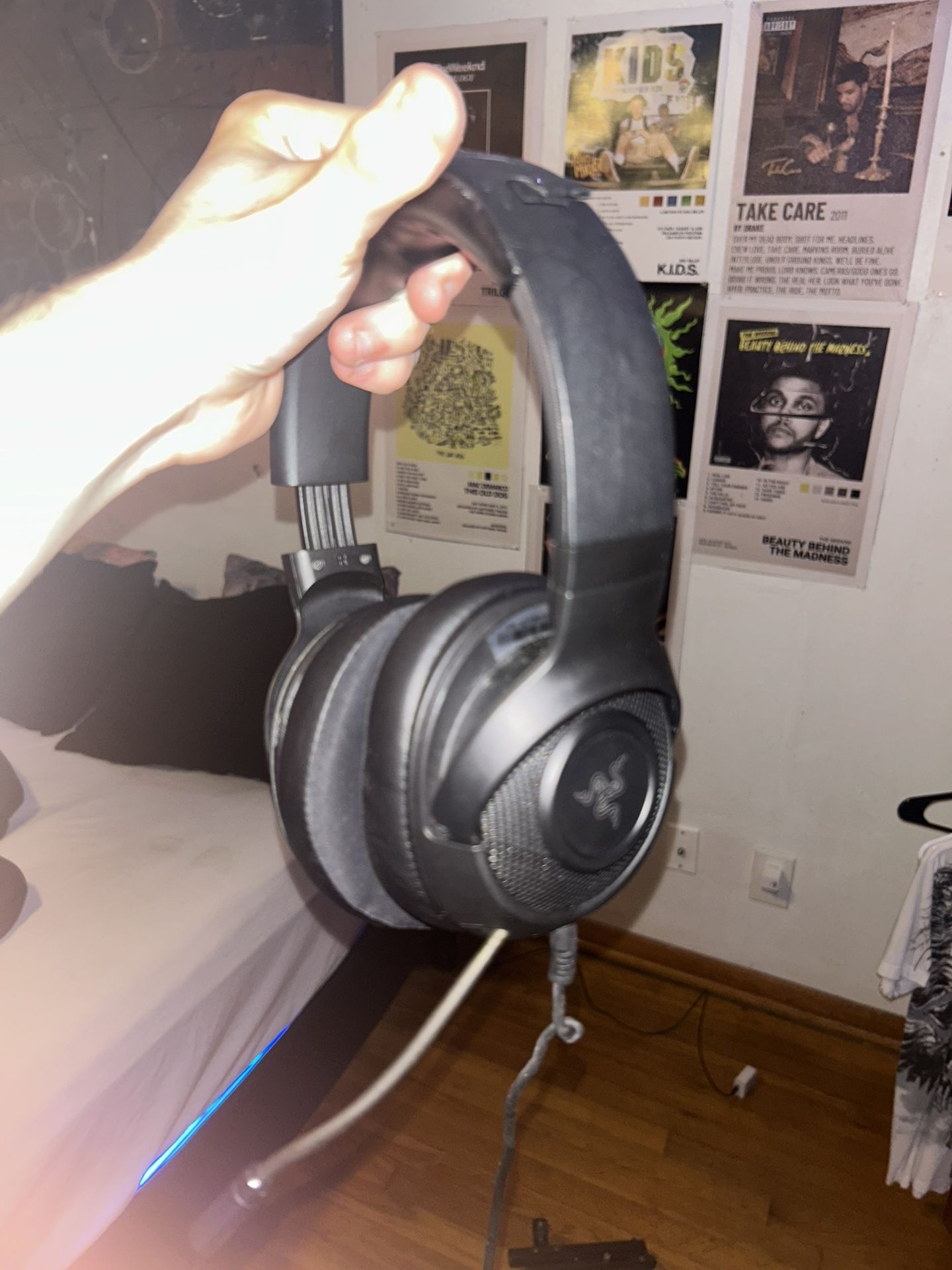 Razer Gaming Headset With Bad Crack On Top