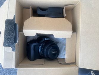 Canon EOS R100 Mirrorless Camera Kit Brand New