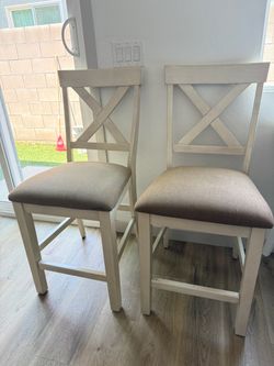 Set of 2 Ashley Furniture Valebeck Counter Height Chairs / Barstools