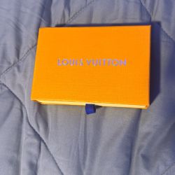 LOUIS VUITTON (Throw An Offer)