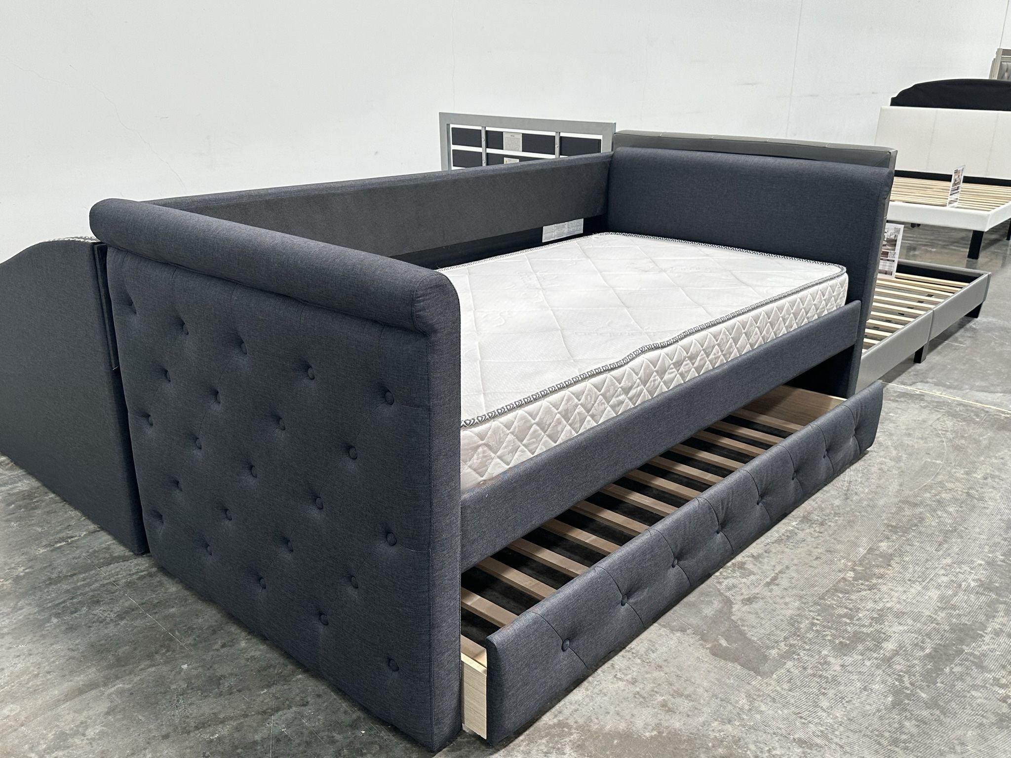 Twin/twin Size Light Brown Daybed W Supreme Orthopedic Mattress