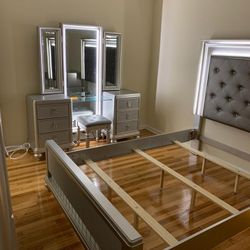 5 Piece Queen Gray Panel Bedroom Set with Vanity