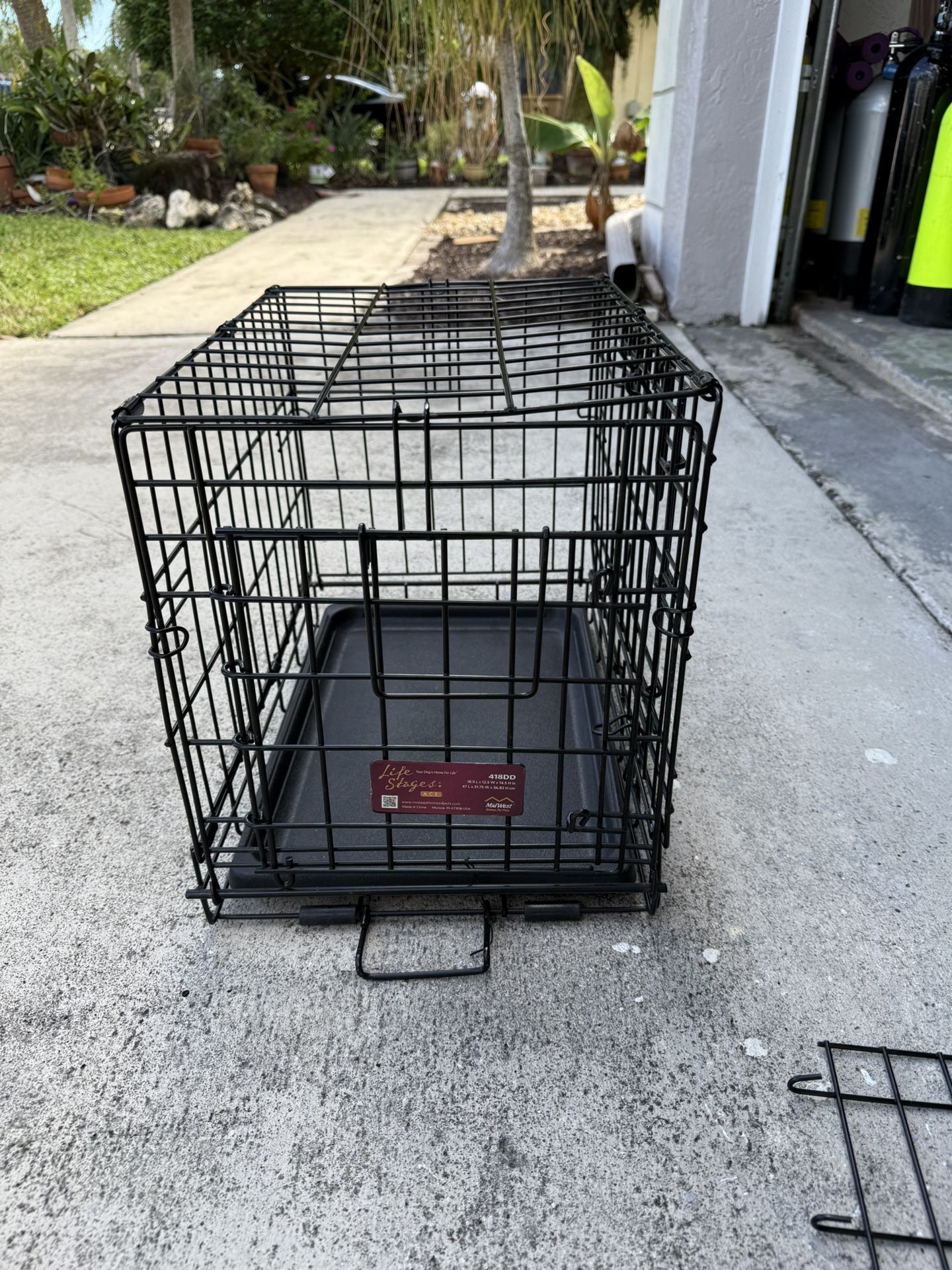 Small Pet crate 