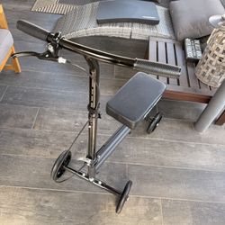 KneeRover-style seated knee scooter / knee walker 