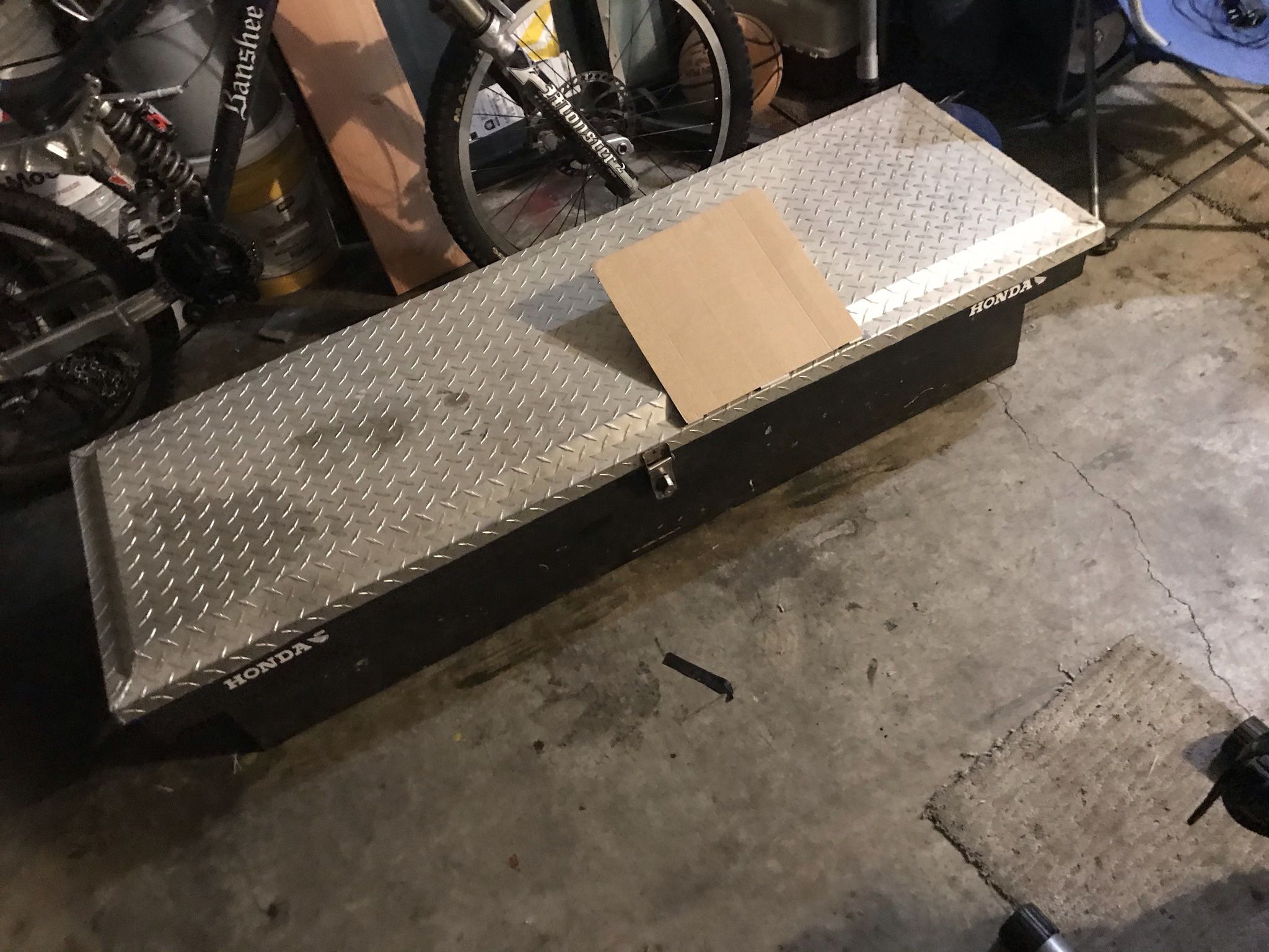 Tayota Cargo Box