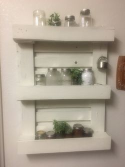 Farm house pallet hanger