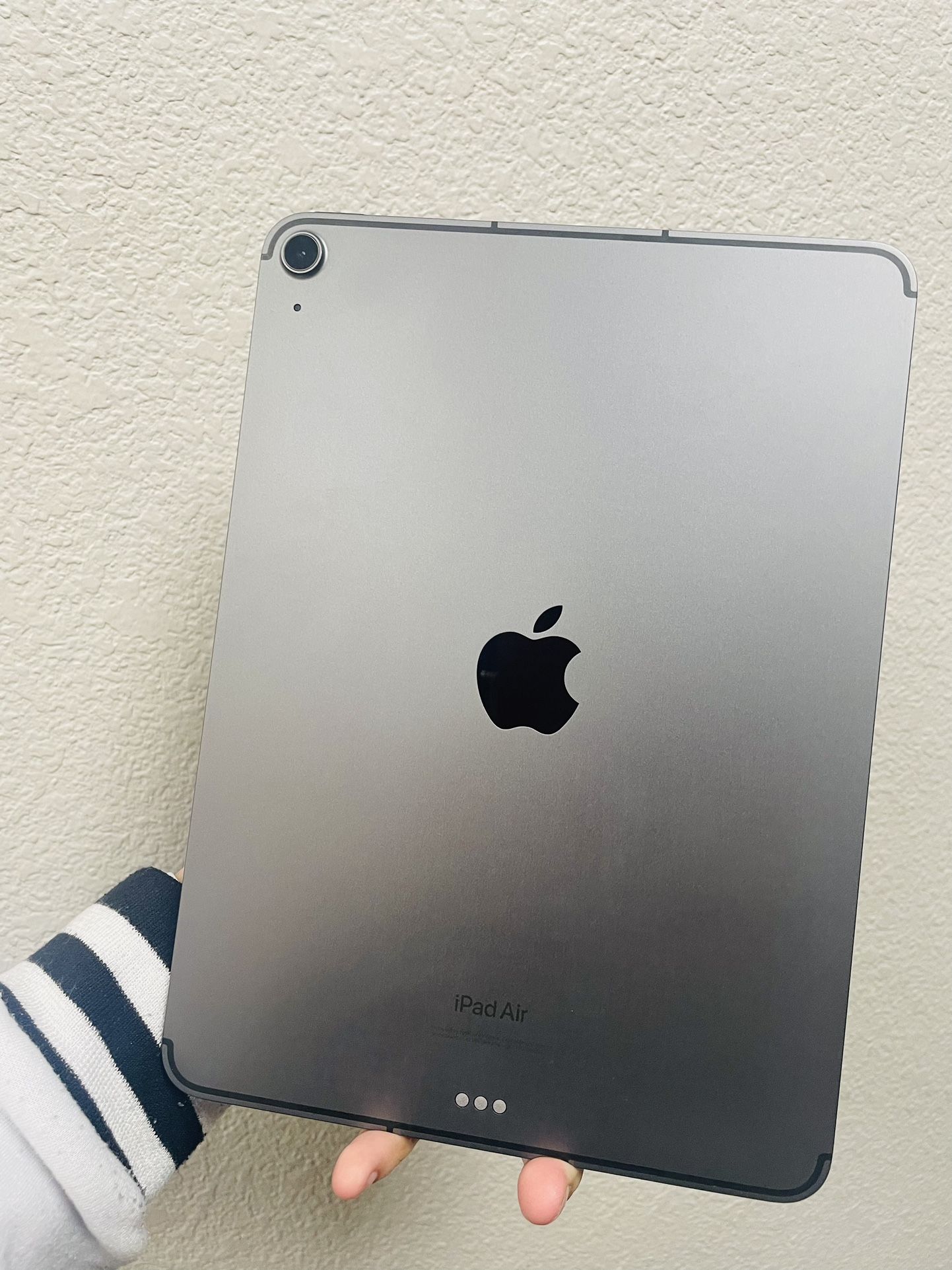 iPad Air 5th Gen 64gb Wi-Fi And LTE 