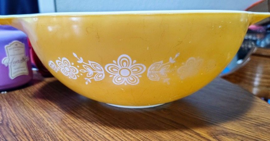 Vintage Pyrex Butterfly Mixing Bowl