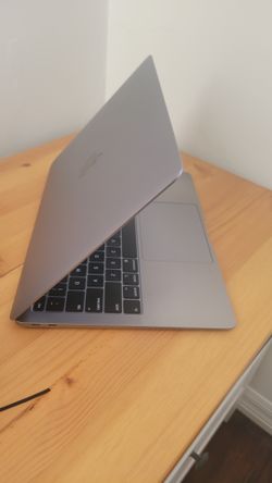 Apple MacBook Air 13-inch 2019 - Intel Core i5, 8GB RAM, 121GB SSD with charger