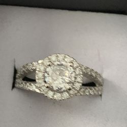 .925 Silver Ring W/ Clear Stones - Size 6 