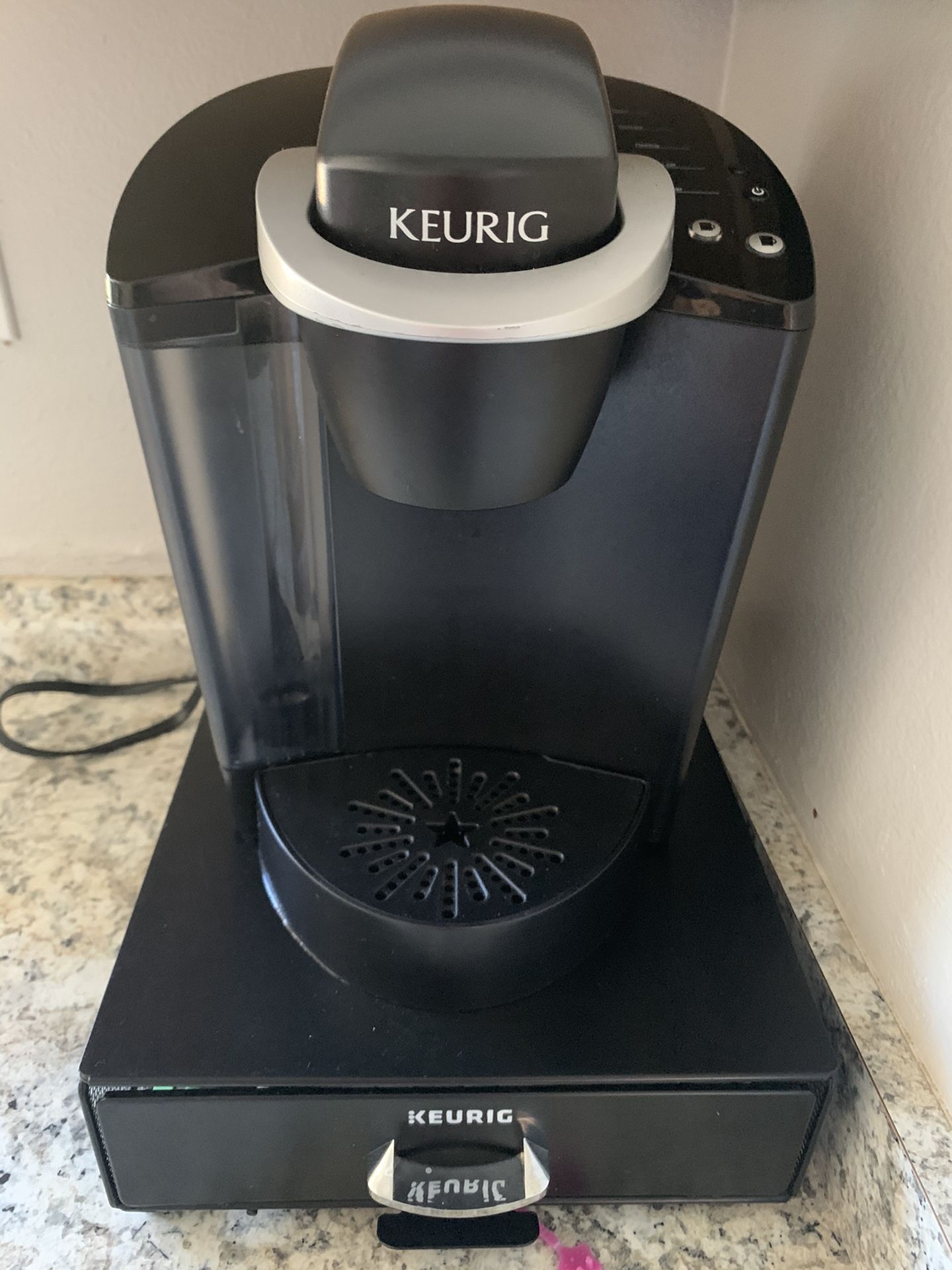 Keurig K40 K Cup with Tray for Sale in Del Sur, CA OfferUp