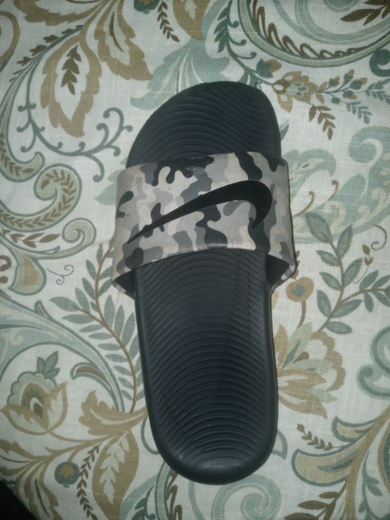 Nike Kawa Slides Color Camo Size US 4Y. (40$ Or Best Offer)!!