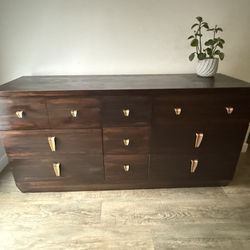 LOVELY dresser - low boy - 9 drawers - mcm - ballman cummings - delivery available