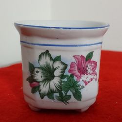 Little Porcelain Flower Pots 2.5" H x 2.3/4" Wide