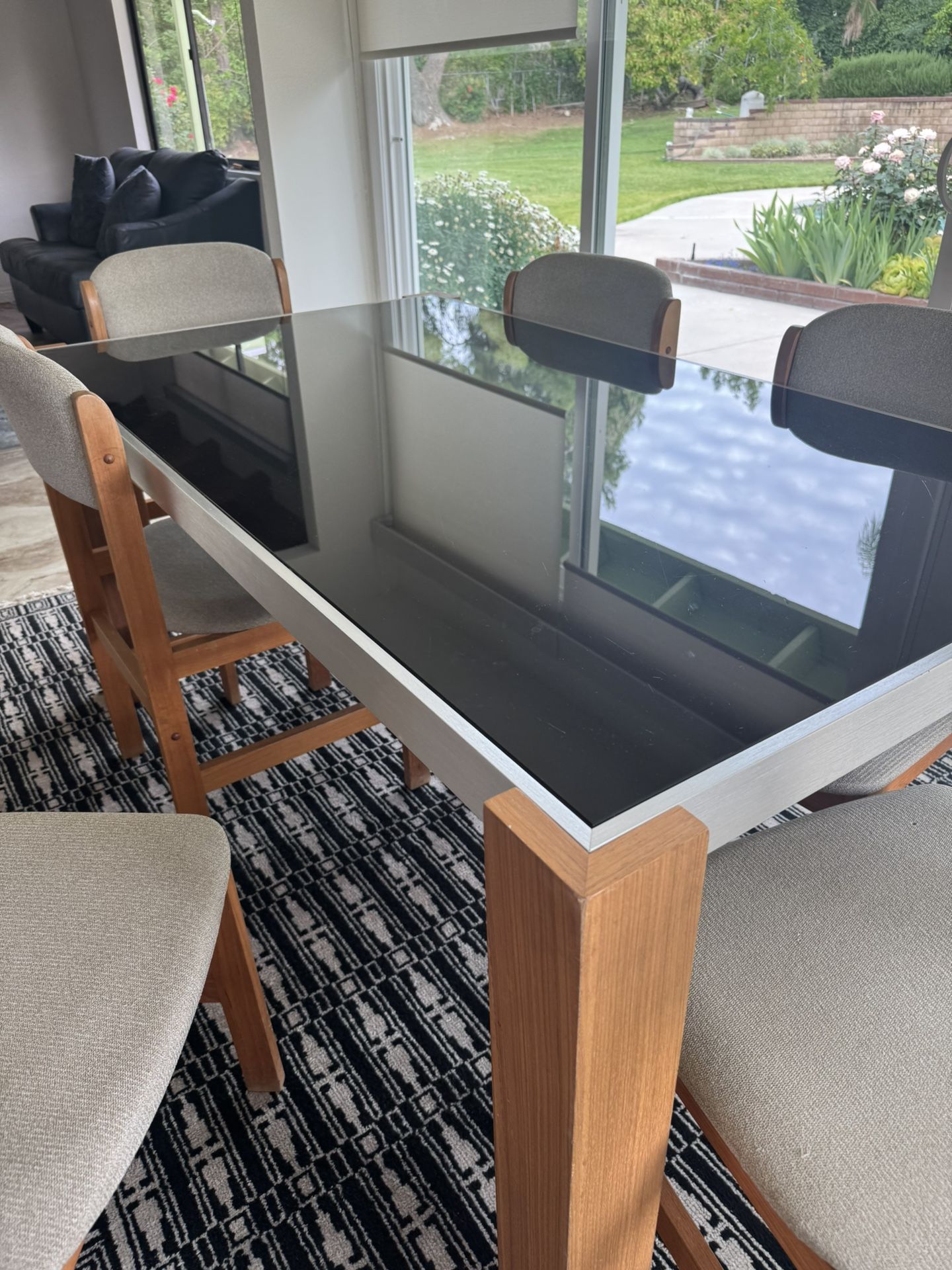 Glad Table And Chairs 