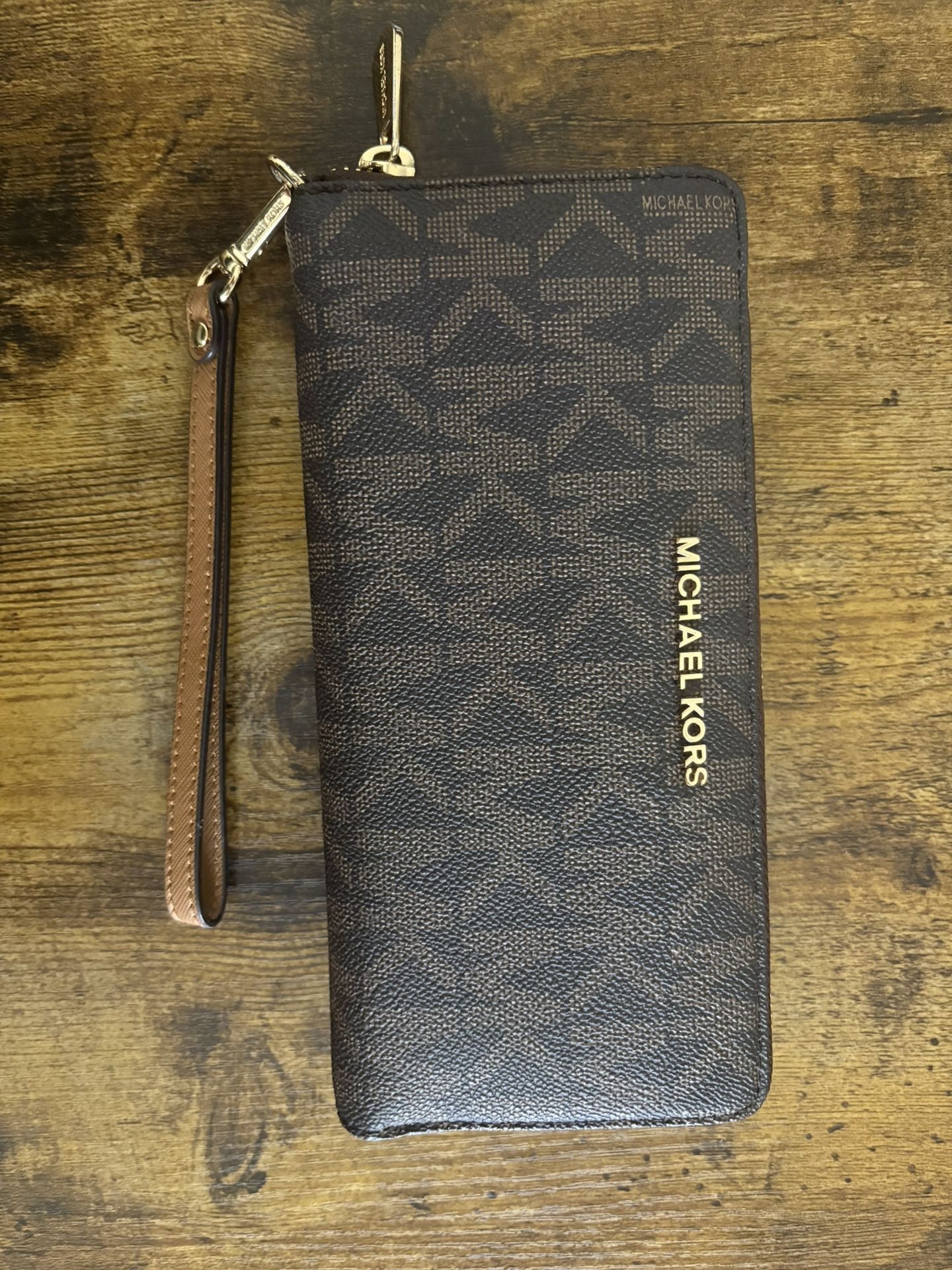 Michael Kors Wristlet Wallet