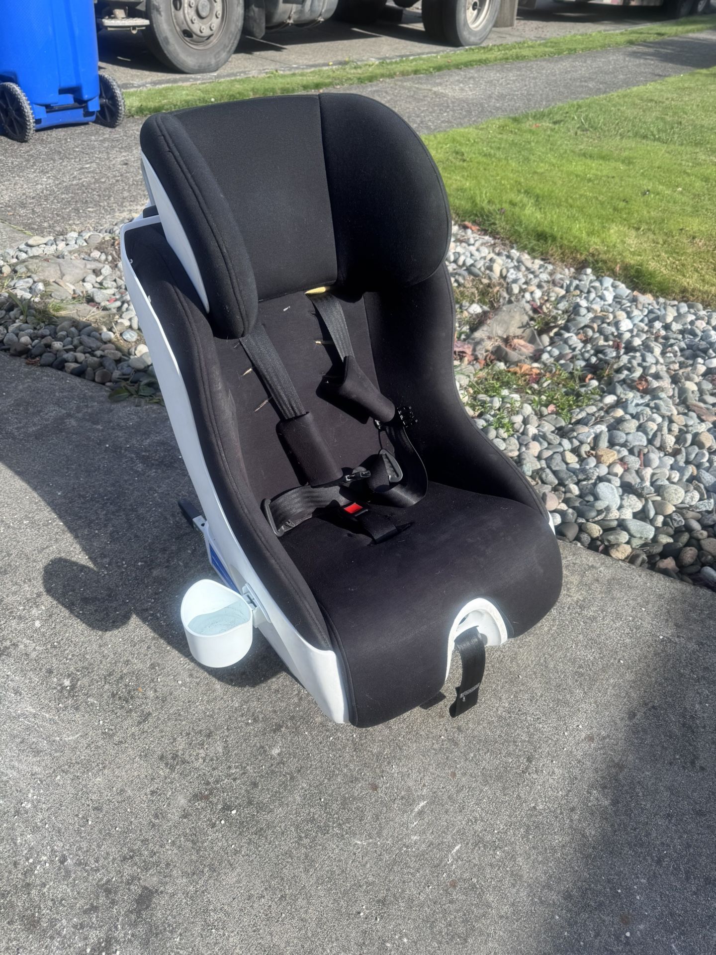✨ Clek Foonf Convertible Car Seat – Black/White (Excellent Condition) – $220 OBO – NE Seattle