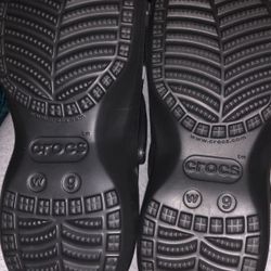 Crocks Size 9 W