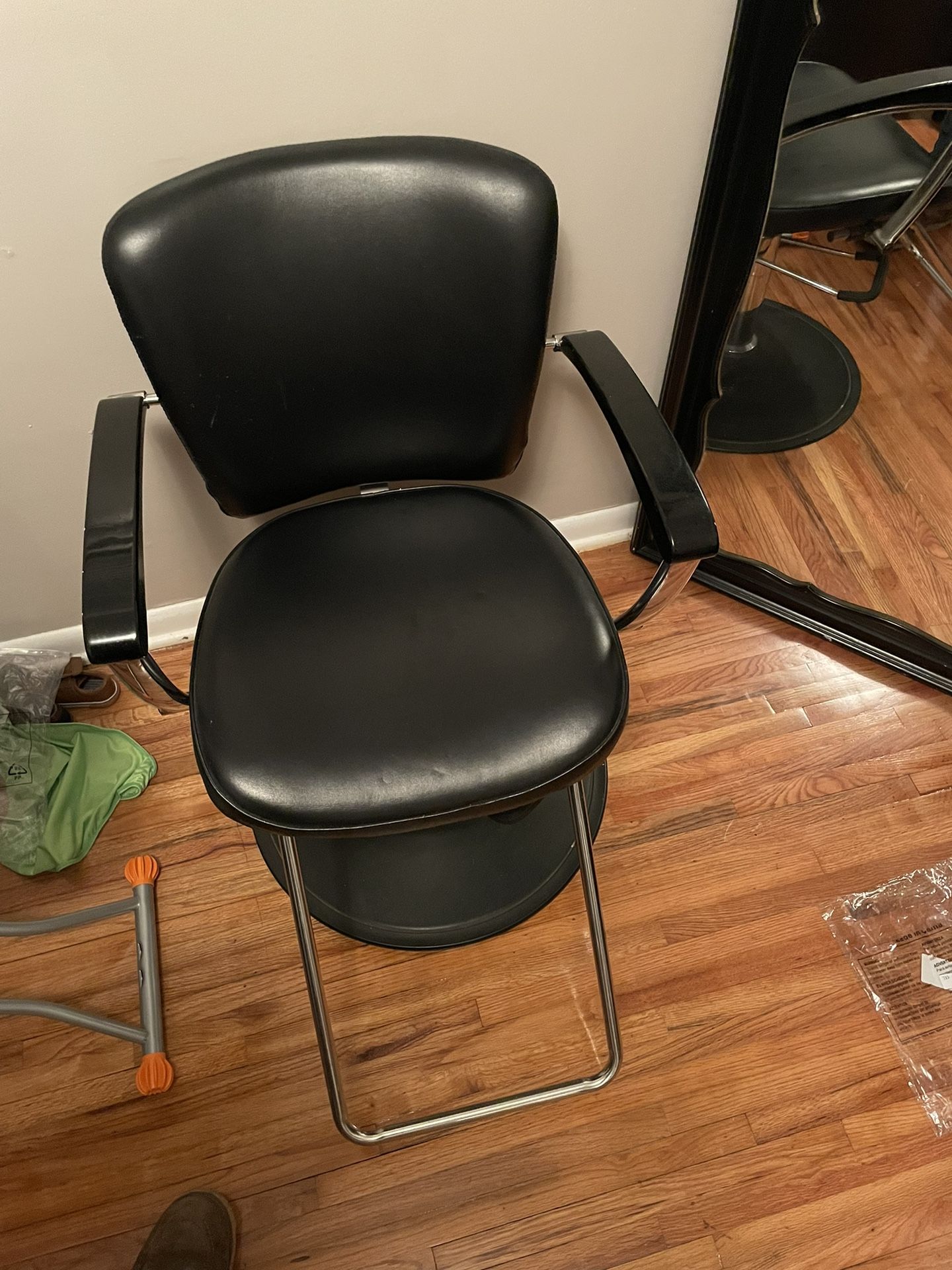 Hairstylist Chair And Decor