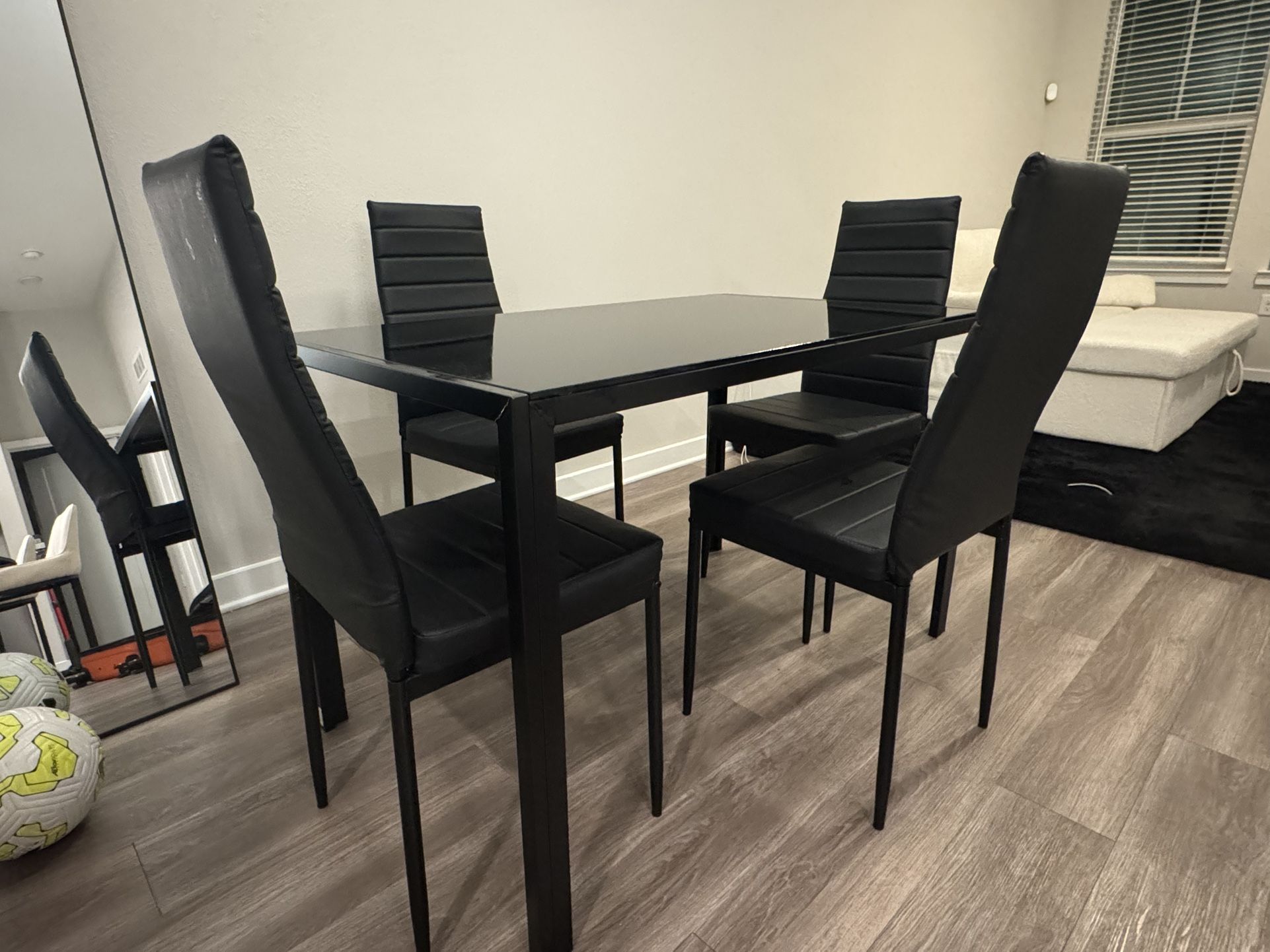 Kitchen Table + 4 Chairs