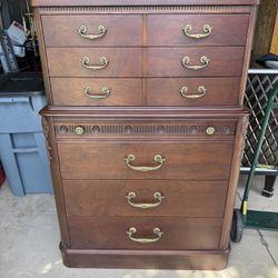 High-boy federalist dresser in excellent like new condition