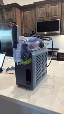 novice slushy machine. Used for once like new.