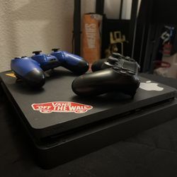 PS4 with 2 Controllers
