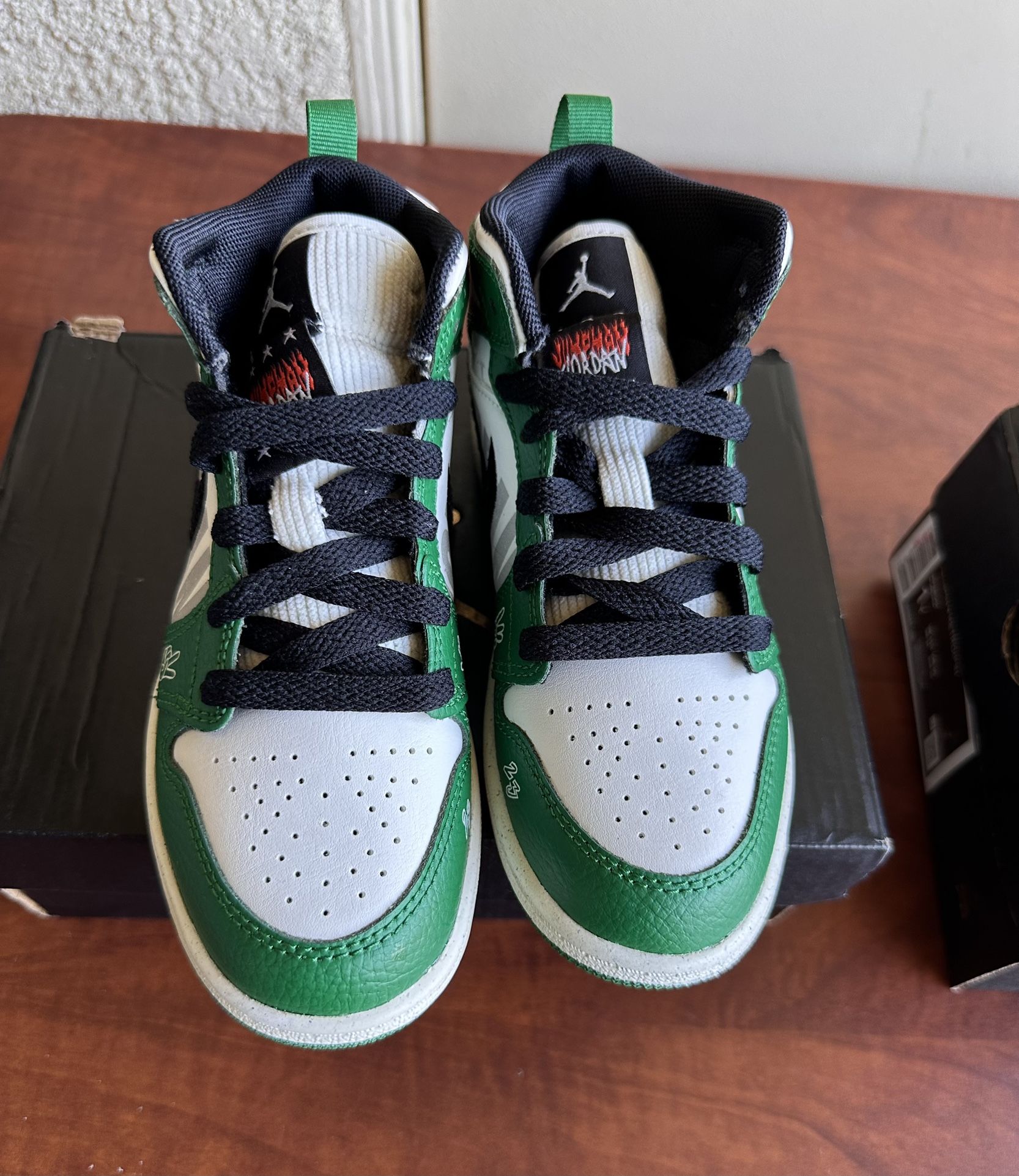 JORDAN AIR JORDAN 1 MID SE (BIG KID)
