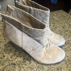 Ladies 81/2 Beige Boot Good Conditions Great Deal