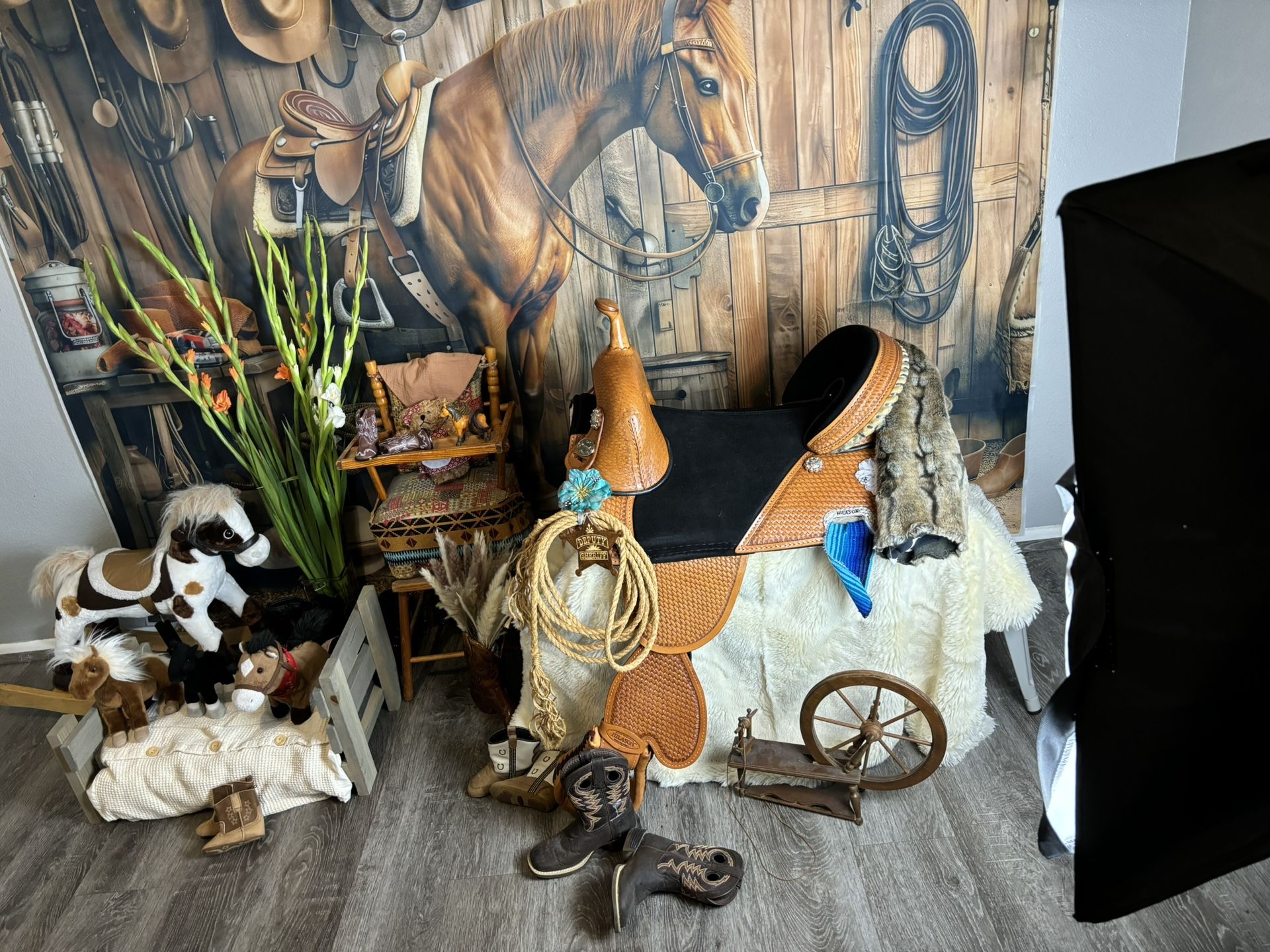 HILASON Western Trail Barrel Racing American Leather Treeless Saddle |