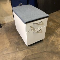 Steelcase locking mobile cabinet