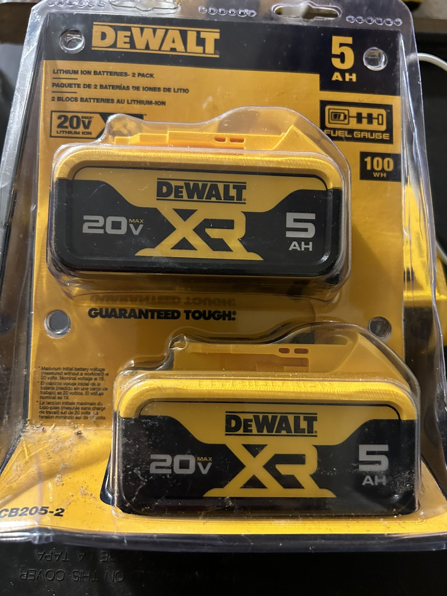 2 batteries dewalt 5.0ah