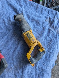 DeWalt saw. 20 volts