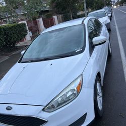2017 Ford Focus SE Sedan 