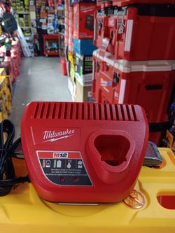 Milwaukee M12 Battery Charger