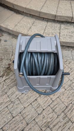 Suncast hose reel with hose