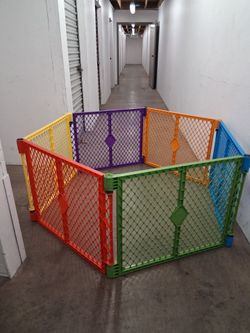 Toddleroo Play Yard Pickup 3-8:30 pm rainbow/charleston cash only read description