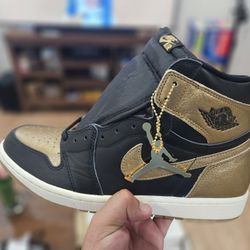 Jordan 1 Black And Gold Mid
