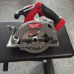 Milwaukee M18 Circular Saw - Used Once 