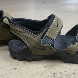 Rugged Nike ACG sandals