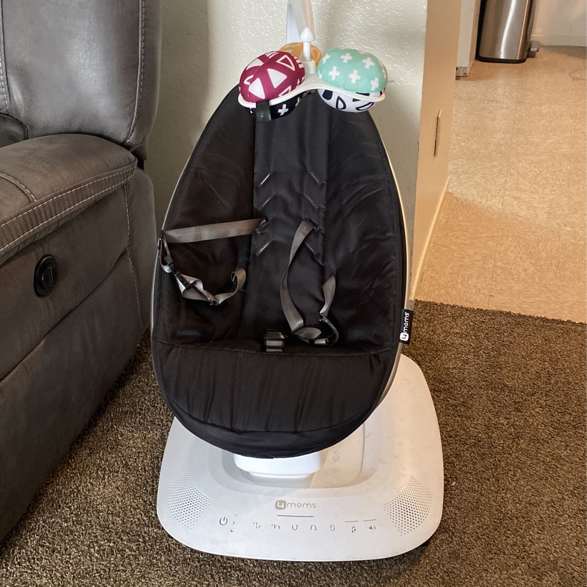 Mamaroo 4 Moms Baby Swing 